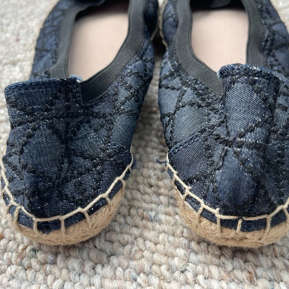 New with Tag Womens Vera Wang Navy Blue Espadrilles Flats with Stones size 6 - Picture 4 of 6